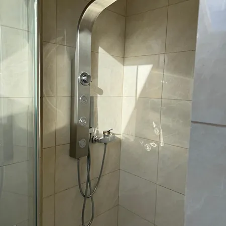 בית אירוח 2 Chambres Adjacentes Avec Lit Queen Size Commugny