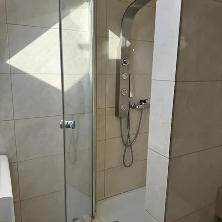 בית אירוח 2 Chambres Adjacentes Avec Lit Queen Size Commugny